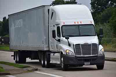 Camion de carga blanco